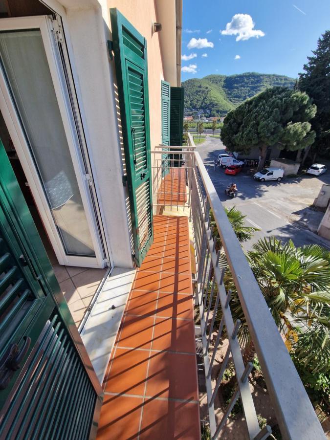 アルベンガPalm Houseアパートメント エクステリア 写真