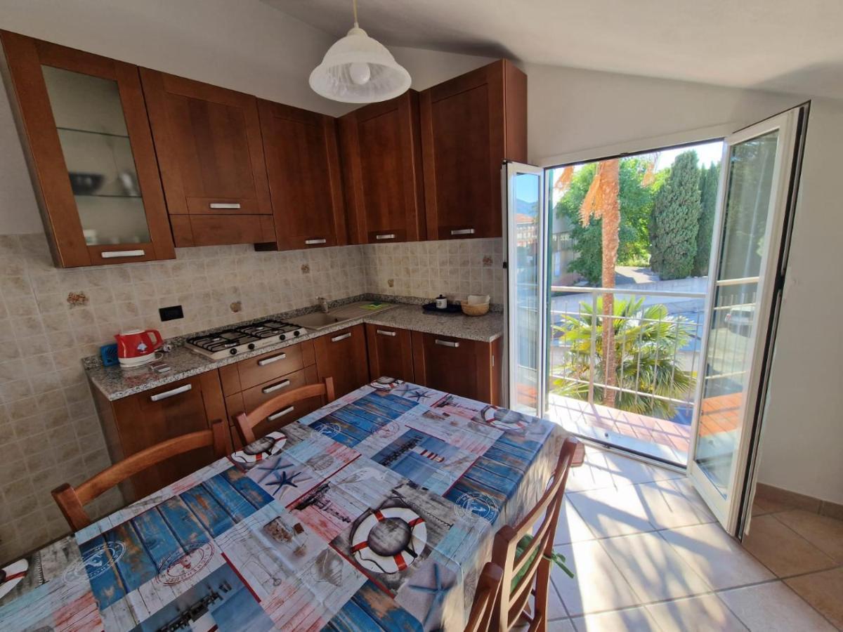 アルベンガPalm Houseアパートメント エクステリア 写真